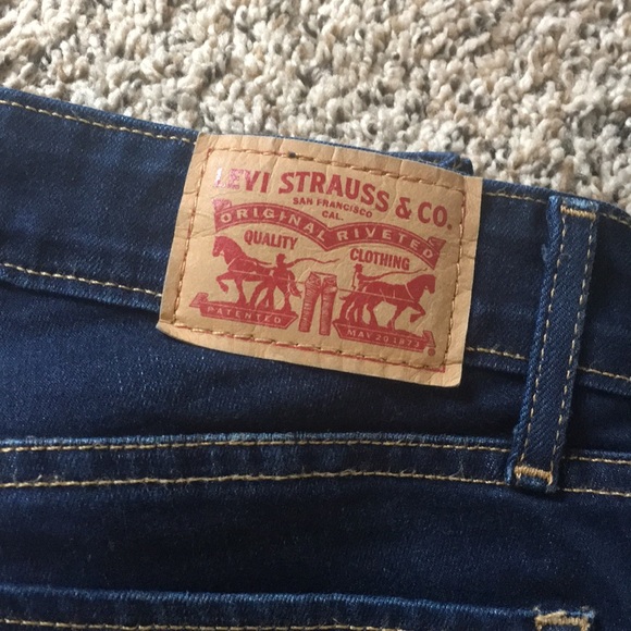 Levi’s jeans, perfect to wear with everything!!!❤️ - Picture 2 of 6